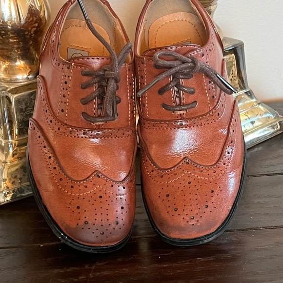 Boys brown dress shoes - toddler size 9 - Picture 2 of 6